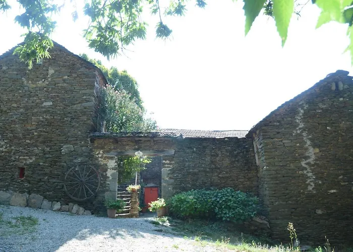 Le Petit Nid Bed & Breakfast Sablieres