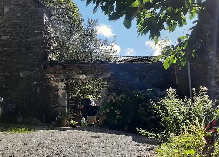 Le Petit Nid Bed & Breakfast Sablieres